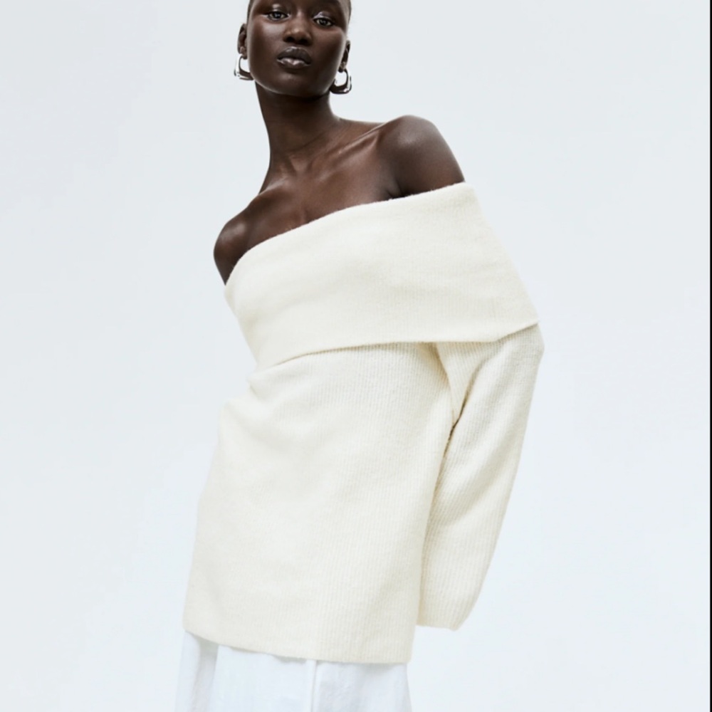 H&M OFF THE SHOULDER CREAM SWEATER WORN ONCE! GREAT CONDITION! SIZE MEDIUM